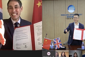Qiying Zhang, President and CTO of MingYang, and John Edwards (left), Her Majesty’s Trade Commissioner to China of DIT, jointly signed the MoU online MingYang UK