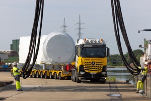 The first V236-15.0 MW powertrain leaves ZF Wind Power Belgium via water transport ZFWindPower Powertraintransport 3